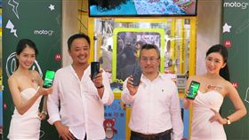 全台第一家悠遊卡娃娃機　Motorola台北街頭快閃