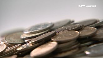 領28K七年存2百萬　網：住公園？