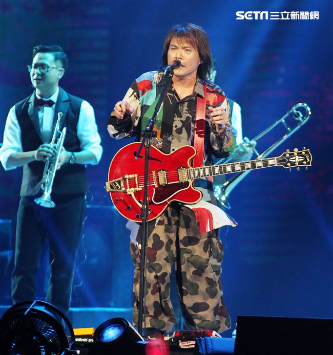 伍佰2018透南風演唱會台北站High翻台北小巨蛋。（記者邱榮吉/攝影）