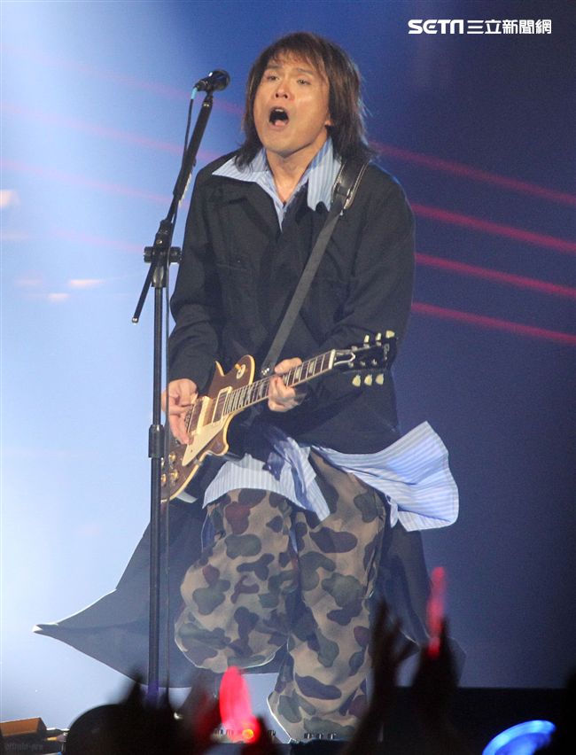 伍佰2018透南風演唱會台北站High翻台北小巨蛋。（記者邱榮吉/攝影）