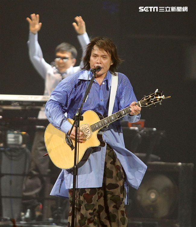 伍佰2018透南風演唱會台北站High翻台北小巨蛋。（記者邱榮吉/攝影）