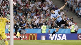 ▲卡瓦尼頂進第一球。（圖／美聯社／達志影像）