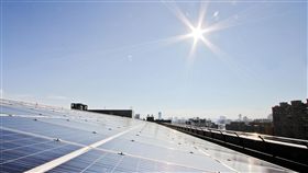 中市將補助家戶裝太陽能板　最高30萬元台中市政府為推動替代能源，規劃利用570萬元經費，明年起補助家戶裝設太陽能板，每案補助上限最高為30 萬元。（台中市政府提供）中央社記者郝雪卿傳真  106年11月20日