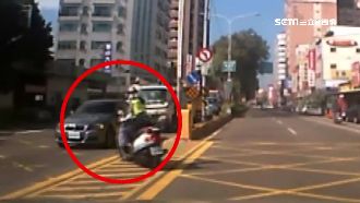 女警違規左彎「嚇死駕駛」　是這原因