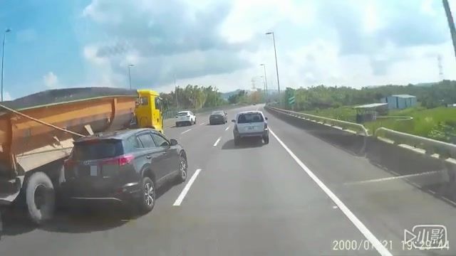 砂石車國道飄移　玩命3秒嚇到險閃尿