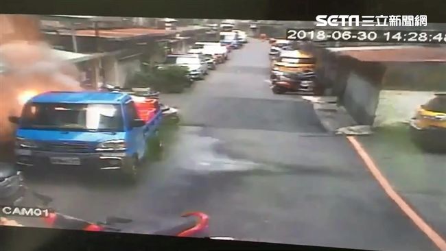 氧氣鋼瓶爆炸　養蝦人遭火舌撲面送醫