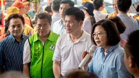 蔡英文總統赴台中福德祠參拜。（圖／總統府提供）