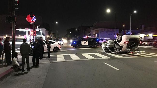 趕處理家暴案闖紅燈　警車路口撞死人