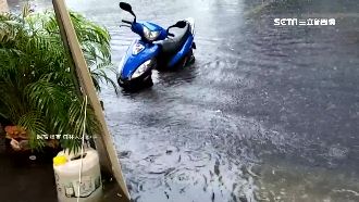 不敵清晨雨狂洩　員林街道成「河流」