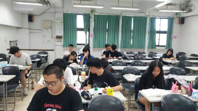 指考數學乙偏易　著重線性規劃和機率