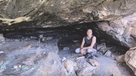 女年幼住穴洞險成美洲豹食物　為搶麵包而錯手殺人（圖／翻攝自The Sun https://www.thesun.co.uk/news/6667420/girl-raised-in-brazil-cave-jaguars-killed-survival/）