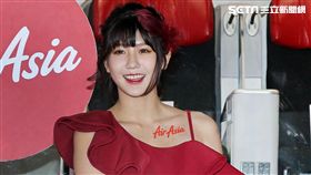 四葉草首次在台打造模擬機艙街頭擬真飛行體驗。（記者邱榮吉/攝影）