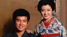 山口百惠跟三浦友和。(翻攝推特)