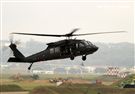 陸航UH-60M黑鷹直升機實施空中突擊著陸，空勤隊同機型也加入漢光演習。（記者邱榮吉/攝影）