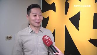 林昶佐樂當女兒奴　陪妻女戲水被偷拍