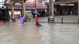 雨彈炸鹿港天后宮　香客涉水拜媽祖