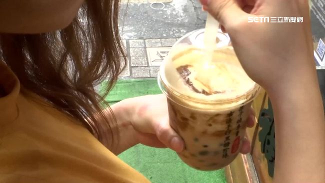 每天一杯黑糖珍奶　OL臉部慘變形…
