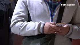 -低頭族-滑手機-