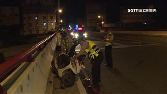 雙載沒戴帽自撞護欄　國中生1死1傷