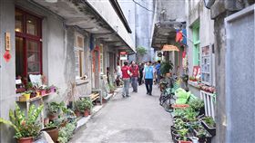 花蓮市歡迎民眾造訪　漫步洄瀾聽故事花蓮市公所在暑假期間規劃環境生態、文史旅行、老街巡禮及生活體驗4種主題小旅行，盼吸引遊客到訪花蓮、漫步洄瀾，用心聽故事。中央社記者李先鳳攝　107年7月2日