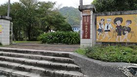 豐濱新社國小校門口花蓮豐濱鄉新社國小校門口將噶瑪蘭族群文化融入校園設施中，營造具有部落文化特色的學習環境，讓文化的種子從小培養。中央社記者李先鳳攝　107年7月2日