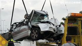 台中中龍井交流道下、向上路六段貨櫃車連環撞／翻攝畫面