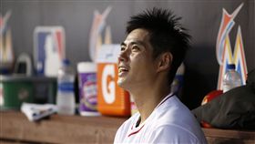 ▲陳偉殷在休息室內展露笑容。（圖／美聯社／達志影像）