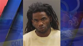 美男持刀闖難民公寓砍殺（圖／WIBW推特　https://twitter.com/wibw/status/1013887548505063424）