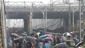 印度,堵塞,豪雨,坍塌,交通,通勤,Andheri,Gokhale,孟買,供電, 圖／翻攝自推特　https://goo.gl/Lbq9QP