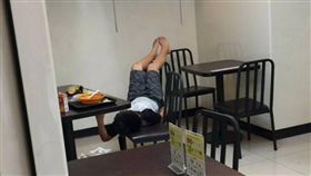 超商,奧客,全家,客人,用餐區
https://www.facebook.com/608804382552187/photos/a.629316150501010.1073741828.608804382552187/1689466804485934/?type=3&theater