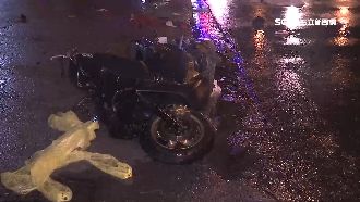 機車疑打水漂撞電箱　情侶1死1傷