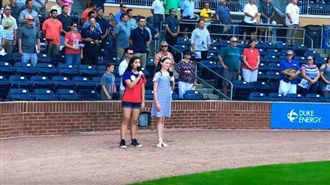 美少女唱台灣國歌　現場觀眾拍手叫好