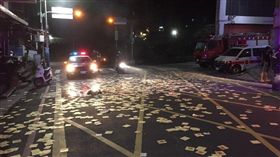 新北,消防隊,淡水,侮辱公務員公署罪,冥紙（圖／翻攝畫面）