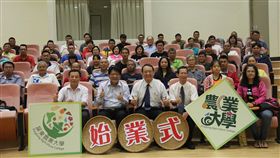 因應農產問題　屏縣府多管齊下（2）因應極端氣候下農產問題，屏東縣政府除了開設農業大學提升農民素質，讓農民精進種植技術、避免搶種並開拓通路外，也投資農業運銷公司協助農民拓展外銷。中央社記者郭芷瑄攝　107年7月3日