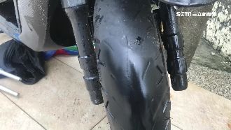打水漂撞電箱亡　機車前輪幾無胎紋