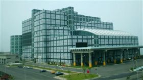 落實垃圾進場管理  竹市焚化廠獲頒特別獎新竹市垃圾焚化廠落實垃圾進廠管理工作，獲行政院環保署頒發106年度垃圾焚化廠查核評鑑的「特別獎－進廠管制獎」。環保局表示，將持續努力維護市民健康保護環境。圖為新竹市垃圾焚化廠外觀。（新竹市環保局提供）中央社記者魯鋼駿傳真  107年7月4日