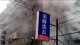 北市文山區民宅火警  火勢順利撲滅無傷亡台北市文山區興隆路3段一處民宅2樓4日上午發生火警，台北市消防局獲報後，立即派出21輛各式車輛及52名消防人員馳援，順利將火勢撲滅。（民眾提供）中央社記者黃麗芸傳真  107年7月4日