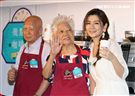 Selina任家萱化身72歲老老照顧者代言公益，看到自己與老老拍的MV後感動不盡淚流滿面。（記者邱榮吉/攝影）