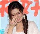 Selina任家萱化身72歲老老照顧者代言公益，看到自己與老老拍的MV後感動不盡淚流滿面。（記者邱榮吉/攝影）