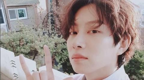 狂粉爬12樓偷窺　見偶像裸體還傳訊