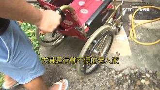見輪椅落跑？病翁被小黃放鳥雨中苦等