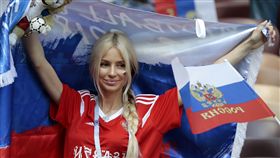 ▲俄羅斯女球迷幫地主打氣。（資料照／美聯社／達志影像）