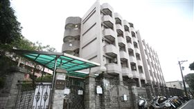 文大宿舍認定違規　北市府限兩個月改善中國文化大學日前回函指大群館（圖）為學生宿舍及教育設施。台北市都發局3日做出認定，大群館違規作寄宿住宅使用，將發函文大及又昱公司以確保建物合法使用，並限期兩個月改善。中央社記者張新偉攝　107年7月3日