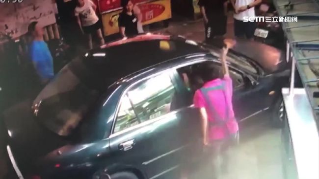 酒駕撞夜市冰店　他竟要移工上車頂罪