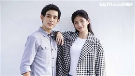 李千娜（右）在劇中挑戰大尺度演出。（圖／歐銻銻娛樂提供）