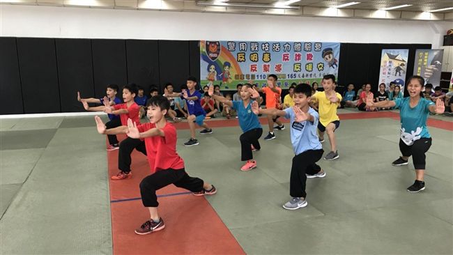 青春戰鬥體技體驗營　平鎮分局登場