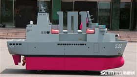 Ｑ版磐石軍艦、劍龍潛艦、AAV-7兩棲突擊車 海軍司令部提供