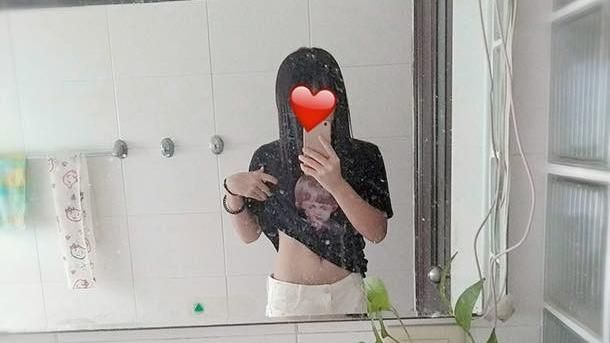 妹子露蠻腰自嘲「肉肉」　網友全氣炸