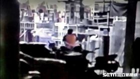 監視器拍到王清正徒步離開住處，高雄市，陳姓老翁，殺人。翻攝畫面