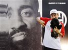 NBA年度最有價值火箭球星「大鬍子」哈登（James Harden），造訪台灣，首次錄綜藝節目初體驗，獻給吳宗憲主持的《綜藝玩很大》。（記者邱榮吉/攝影）